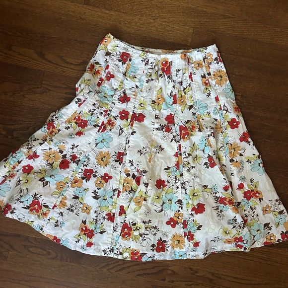 CABI pleated, floral print cotton skirt - Picture 7 of 9